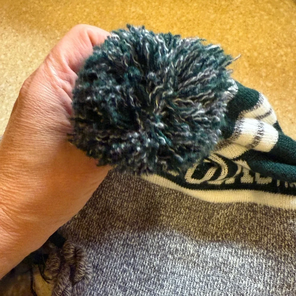 OREGON DUCKS UofO Green and Gray Knitted Winter Hat with Pop Pom